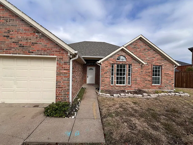 1116 Oak Grove Ln — Photo 1