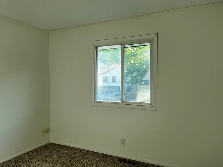 2700 Shenandoah Ln N — Photo 10