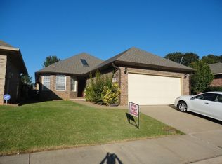 7 S Ridge Pointe Dr, Edmond, OK 73034