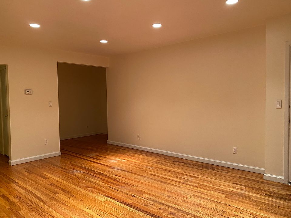 1st image of 14 Huron Pl #1