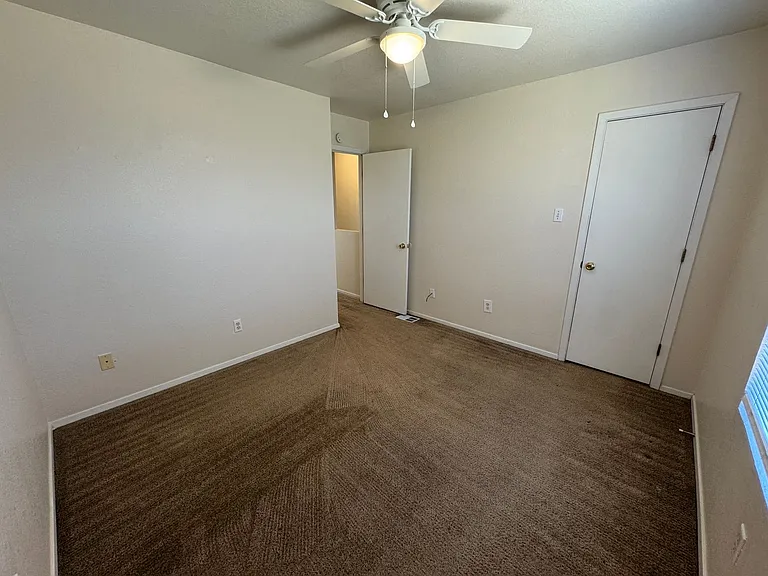 1100 Leslie Circle — Photo 14