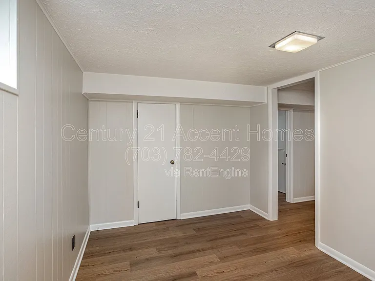 3233 Holly Hill Dr — Photo 25