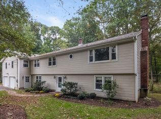 112 Maupas Rd N, Guilford, CT 06437