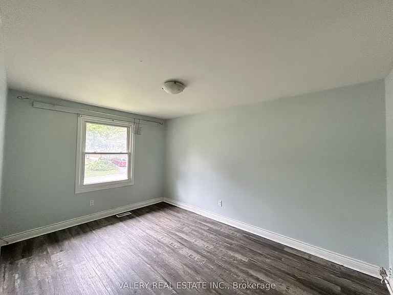 63 Paperbirch Cres #A — Photo 13