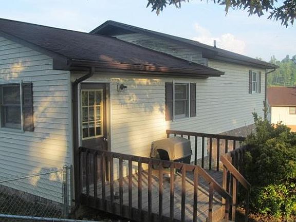 4th image of 192 Woodlawn Cir