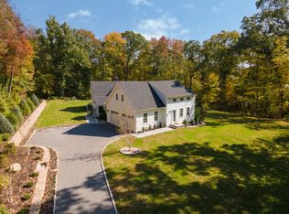 70 Crest Rd, Middlebury, CT 06762