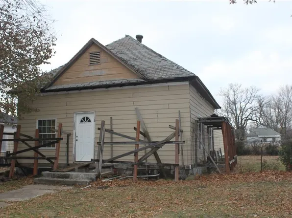 613 E 9th St, Pittsburg, KS 66762