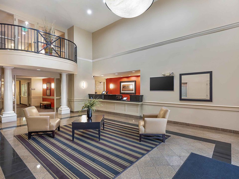 Lobby and Guest Check-in