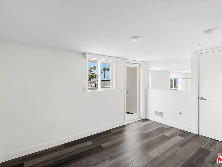 3667 Mentone Ave #8 — Photo 12