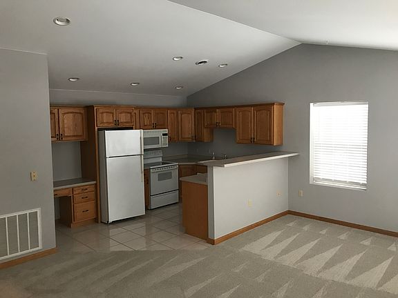 5th image of 2424 Carmen Ave