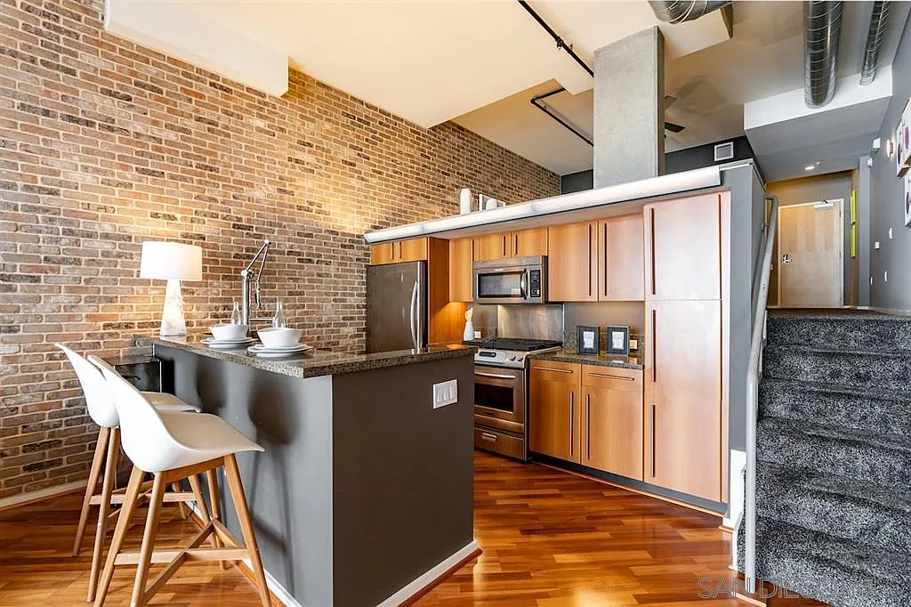 1 bed, 1.0 bath, $5,275 — Photo 3