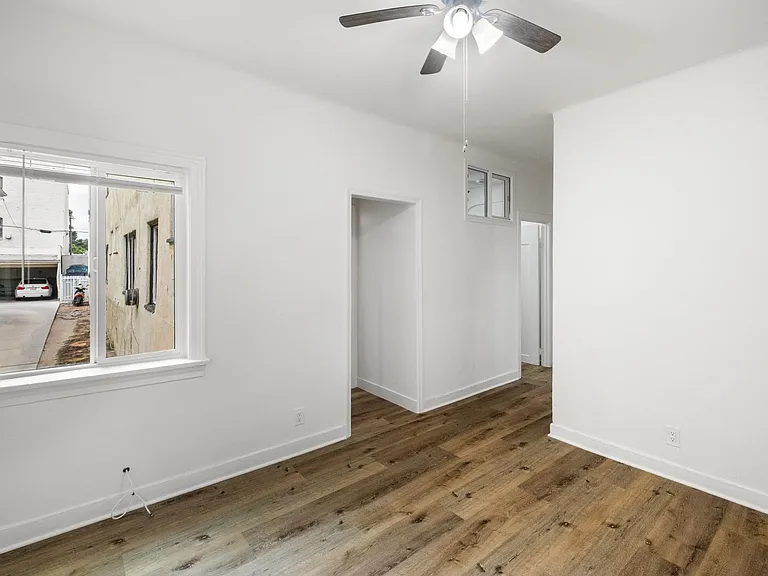 1623 N Mariposa — Photo 63