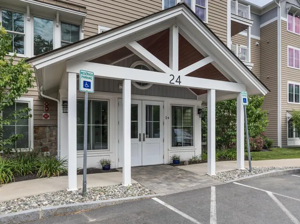 24 Willey Creek Road #105, Exeter, NH 03833