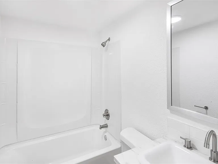 1911 Benson St #2 — Photo 11