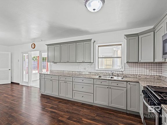 3rd image of 5955 Chalet Dr N