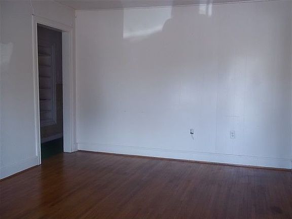 3rd image of 3140 E Lucas Dr