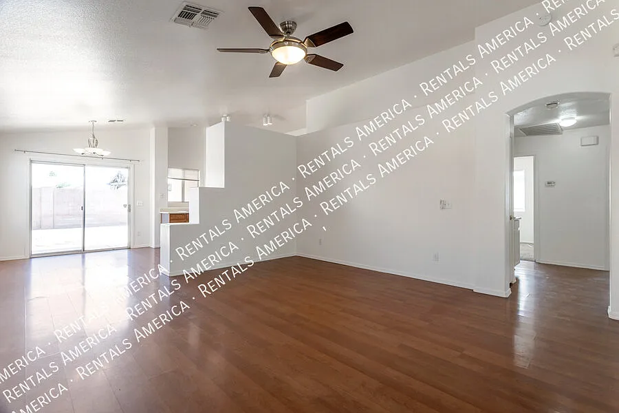 3 bedroom, 2 bath home PLUS Den in Rancho Del Verde — Photo 4