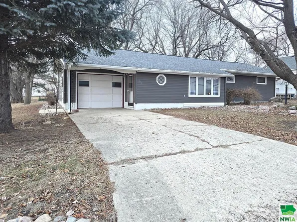 111 3rd Ave, Little Rock, IA 51243