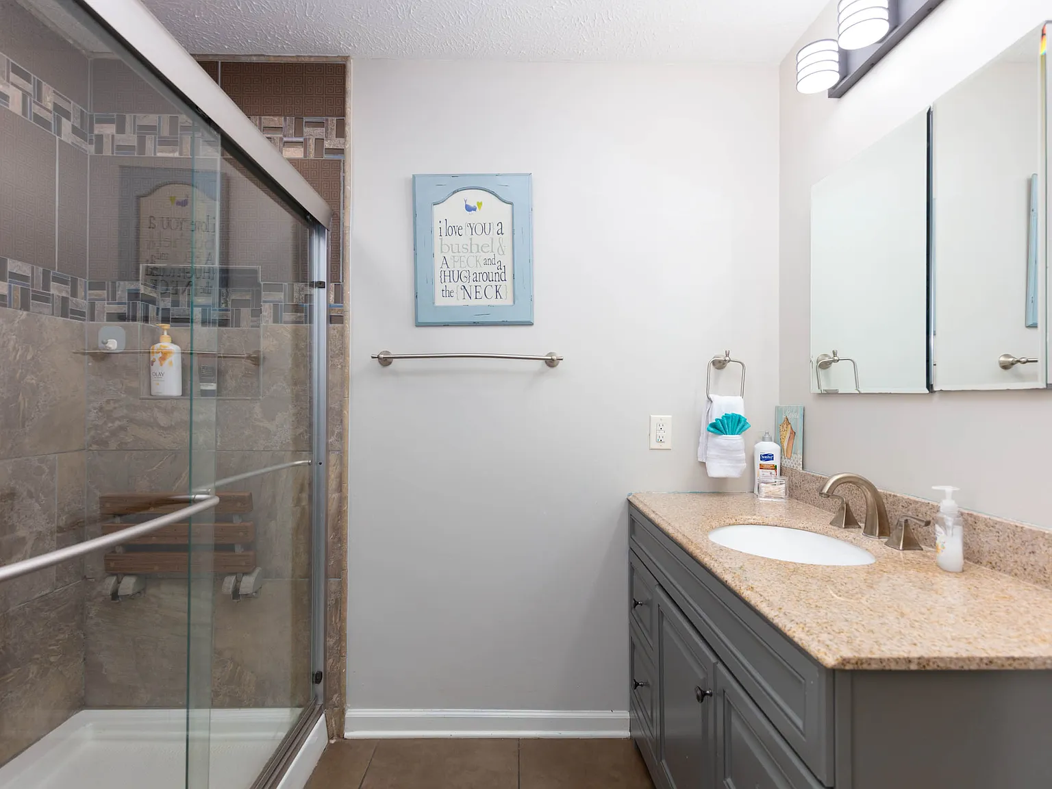 2 bed, 1044 sqft, $3,200 — Photo 2