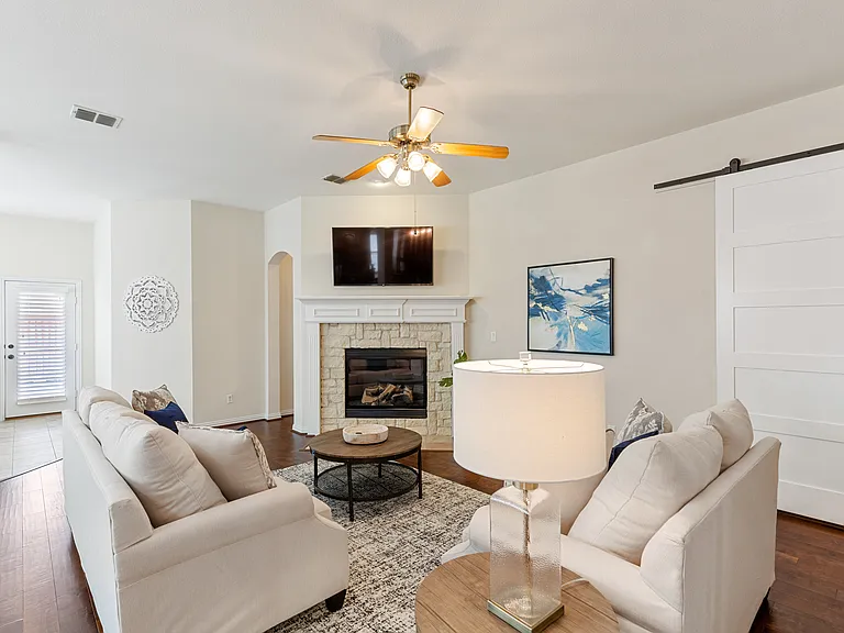409 Rosemont Ln — Photo 5