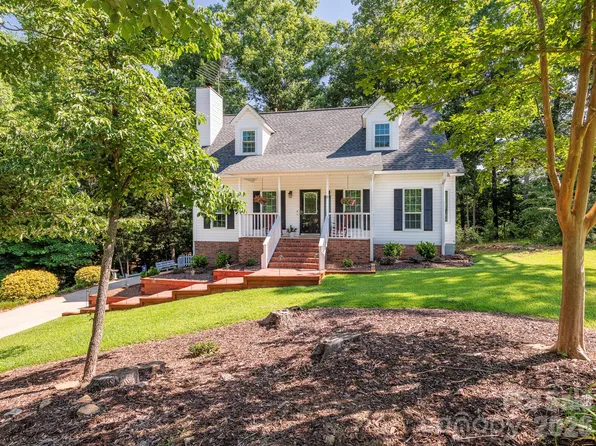 1300 Copper Creek Ln, Fort Mill, SC 29715