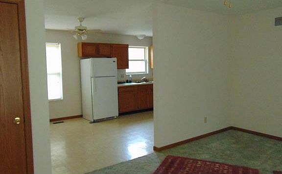 5th image of 422 S Hill Ct