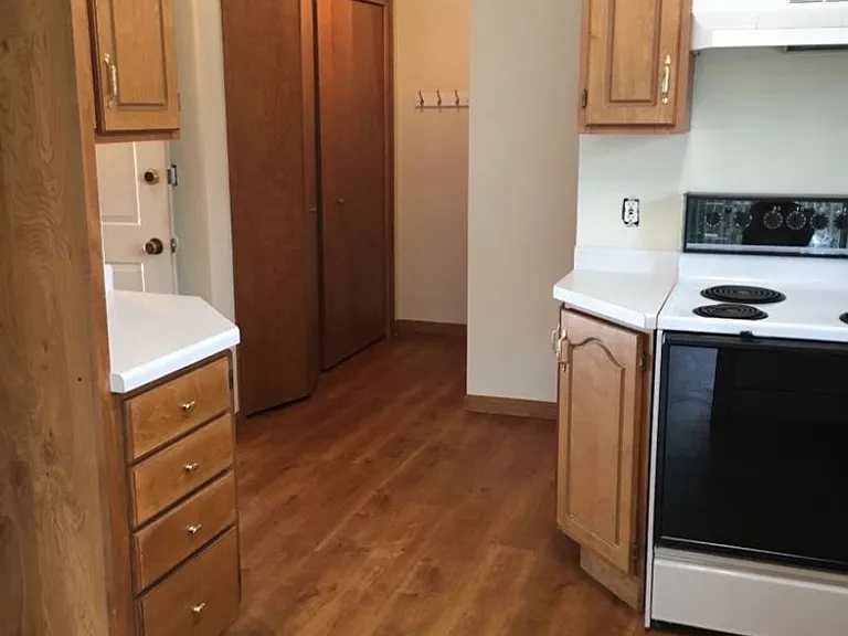 994 Wishart Ave — Photo 5