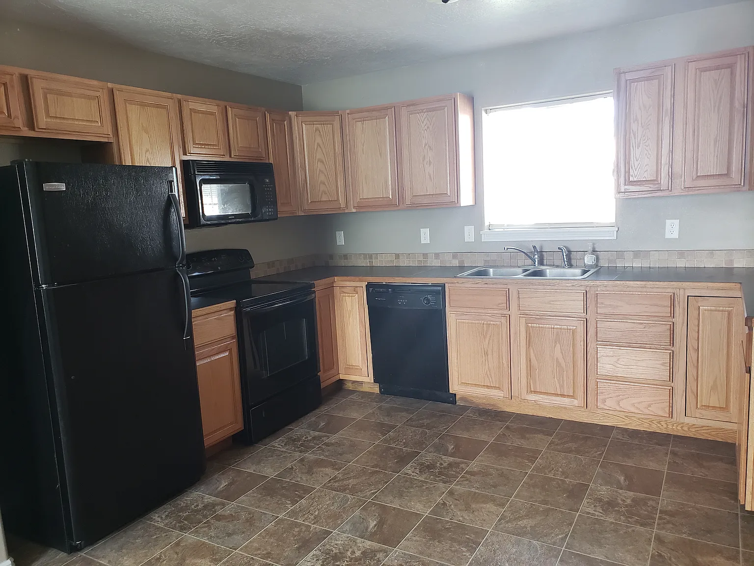 3 bed, 1500 sqft, $1,500 — Photo 3