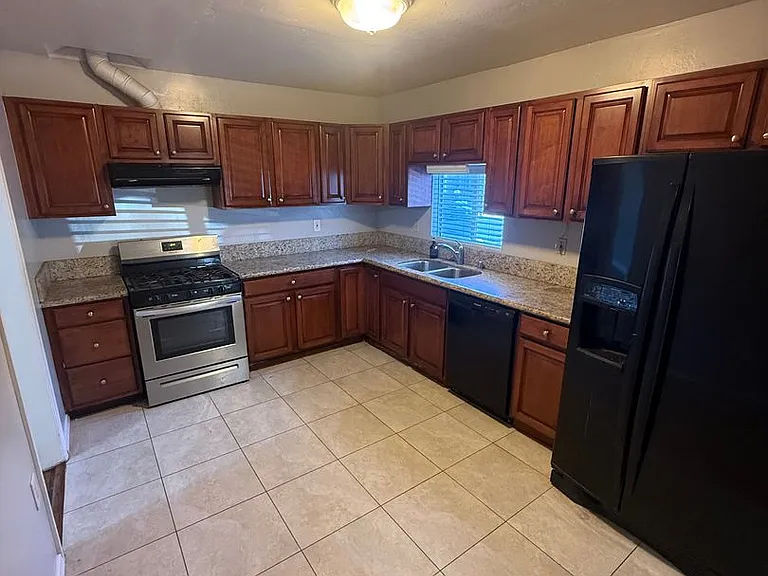 4926 Baltimore Dr — Photo 4