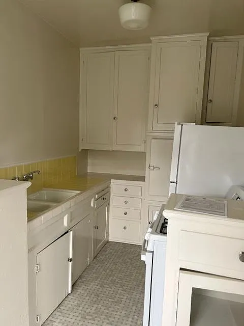 Building Photo - 420 S Cochran Ave #4