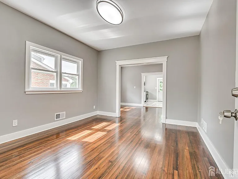 48 Johnson Pl — Photo 6
