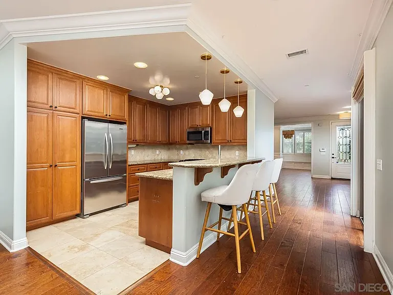 1368 Oliver Ave — Photo 13
