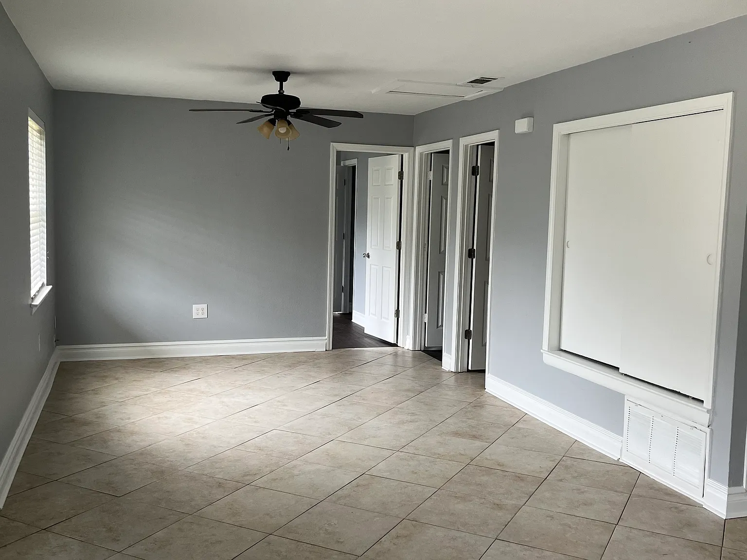3 bed, 2.5 bath, 1100 sqft, $2,000 — Photo 2
