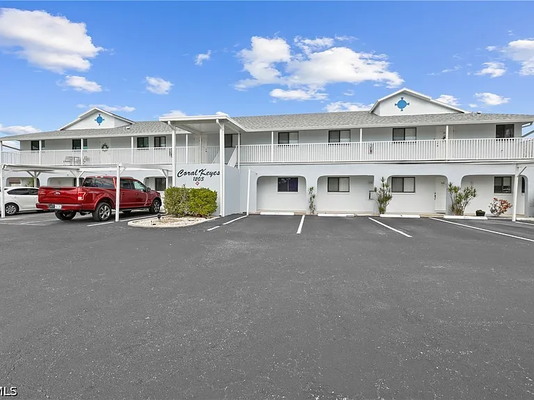 1203 SW 48th Ter #201 — Photo 32