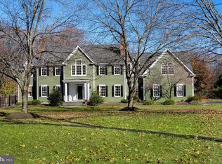 12 Chase Hollow Rd, Hopewell, NJ 08525