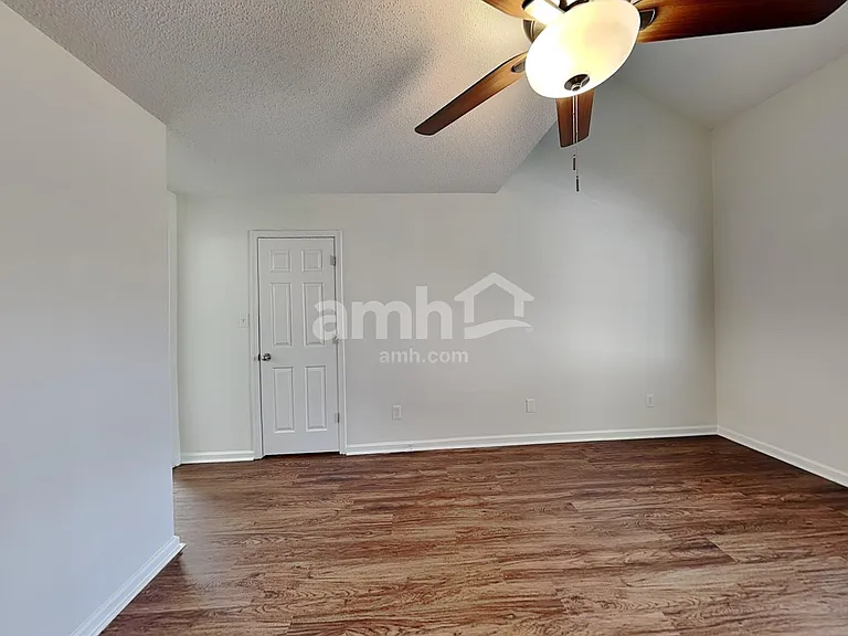 4415 Hounds Run Dr — Photo 13