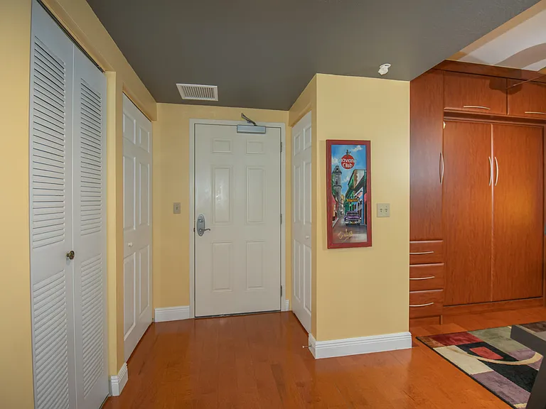 511 Lucerne Ave #401 — Photo 16