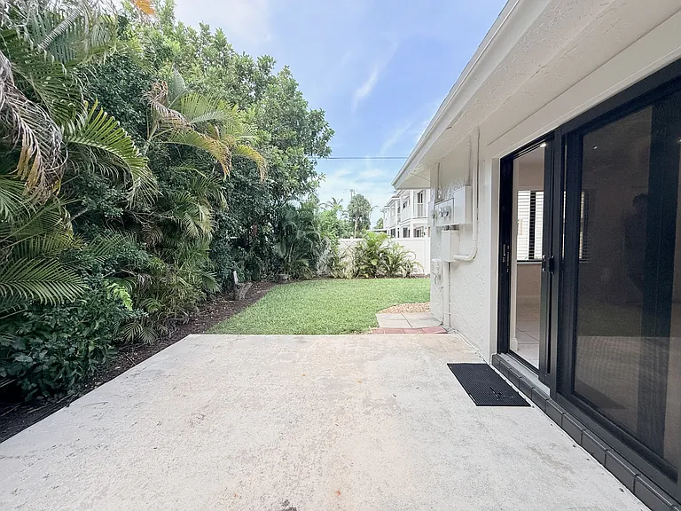 825 Dogwood Dr #B — Photo 12