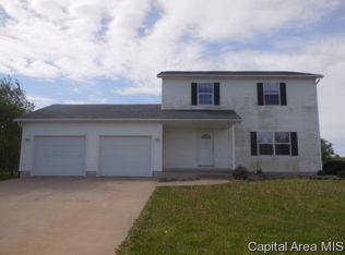 695 Oak Brook Ln, Pittsfield, IL 62363