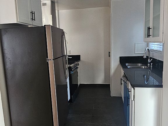 3rd image of 142.5 S Wetherly Dr #102