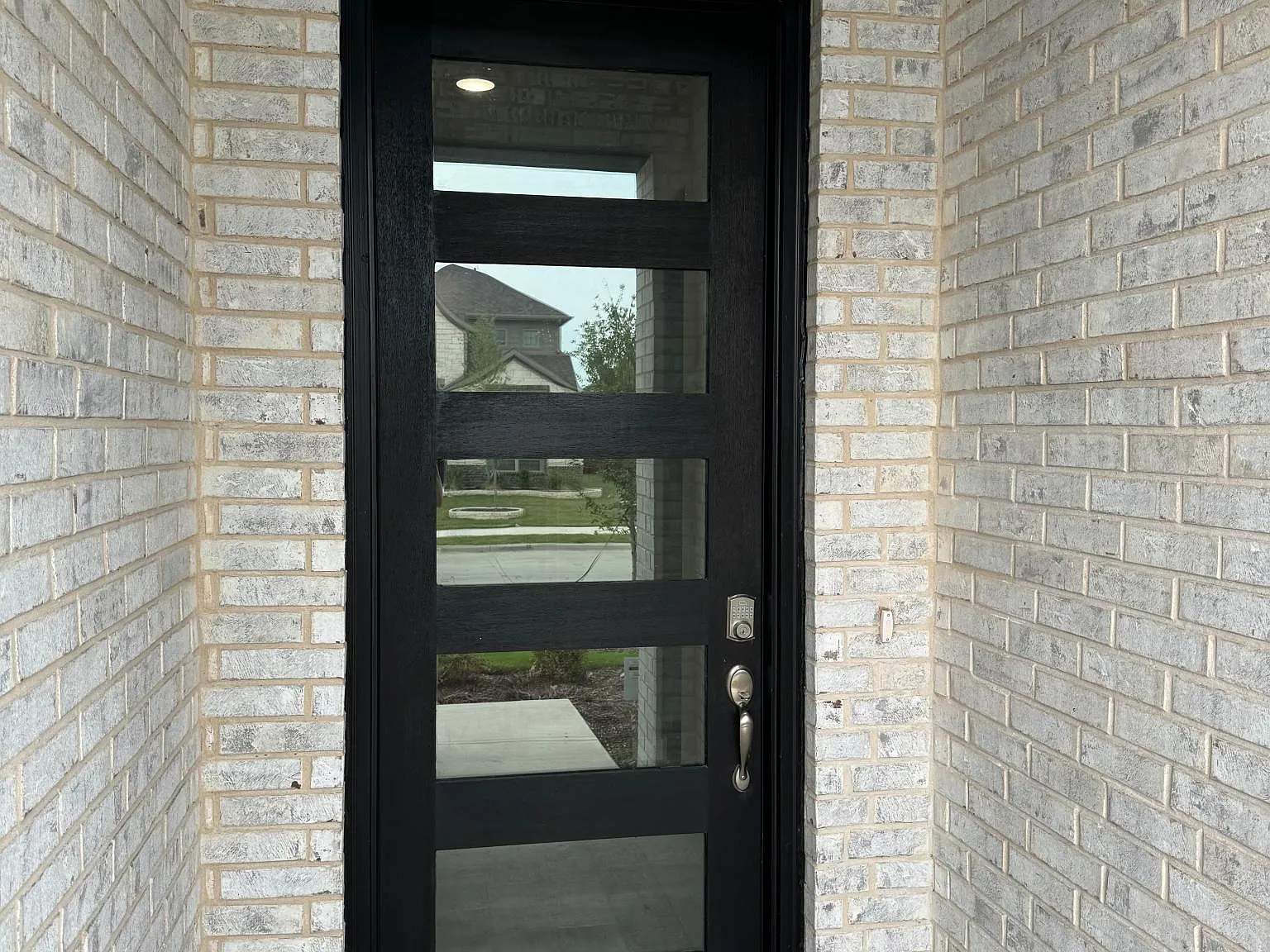 4 bed, 2215 sqft, $2,795 — Photo 4