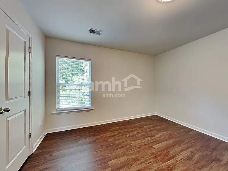 236 Addlestone Cir — Photo 18