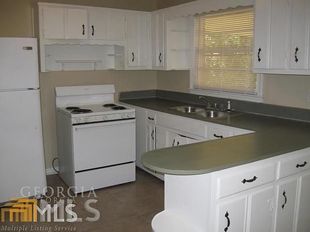 2nd image of 2037 Rosewood Rd