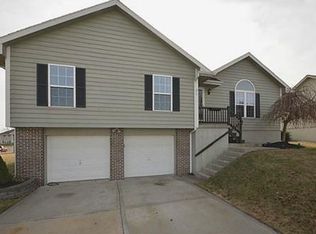 215 E 22nd St, Kearney, MO 64060