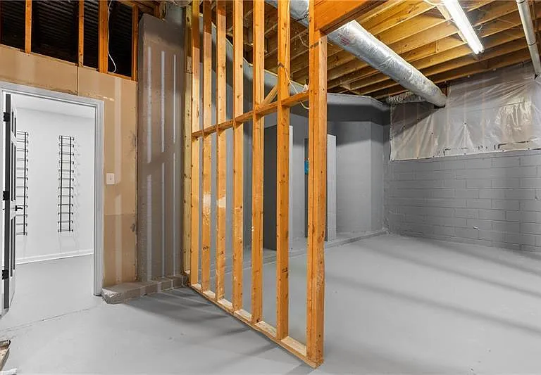 350 Kelson Dr — Photo 53