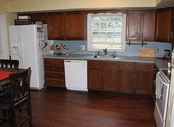 Spacious eat-in kitchen!