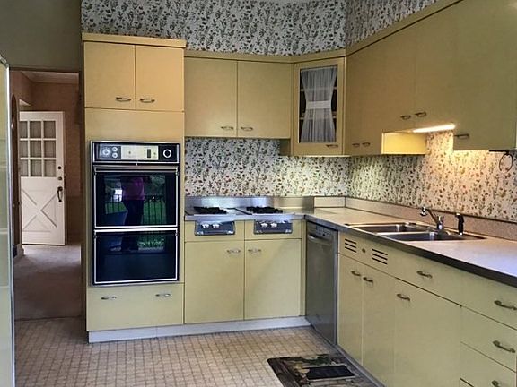 4th image of 345 Malden Ave
