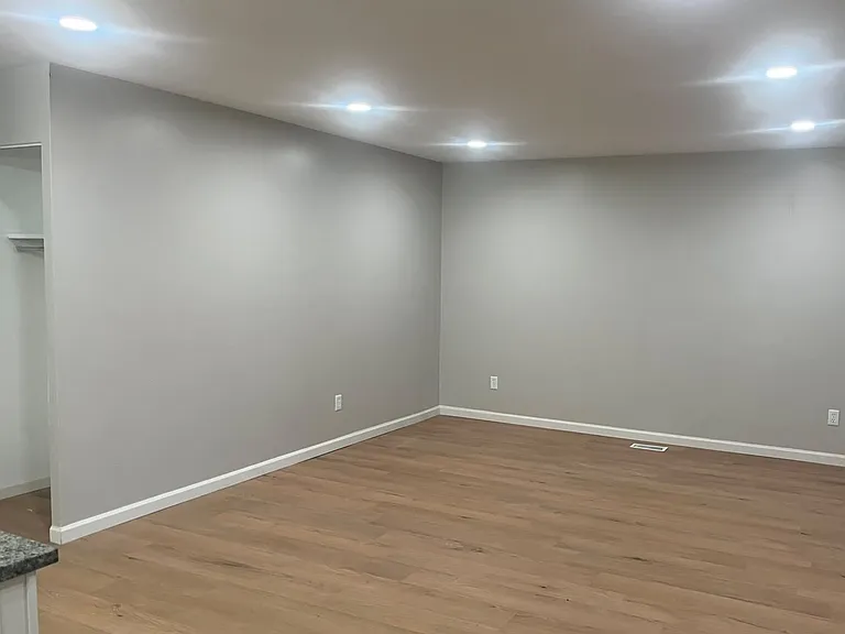 7004 Roe Blvd — Photo 3