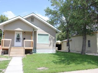 822 7th Ave NW, Minot, ND 58703