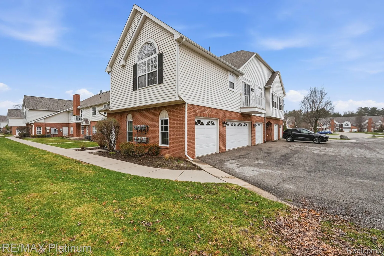 556 Olde English Cir photo 1